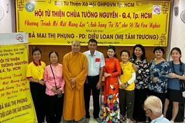 Đại đức Thích Minh Phú và gia đình tài trợ mổ mắt cho bệnh nhân nghèo