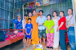 Chương trình “Phát tâm từ” và chùa Bửu Linh trao hỗ trợ cho bệnh nhân nghèo