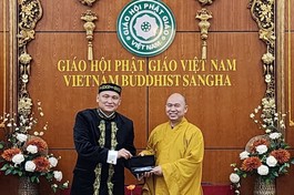 Đại sứ Cộng hòa Kazakhstan tại Việt Nam Kanat Tumysh và Thượng tọa Thích Đức Thiện