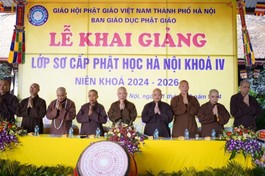Chư tôn đức chứng minh lễ khai giảng Lớp Sơ cấp Phật học khóa IV