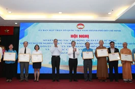 Chư tôn đức GHPGVN TP.HCM và các đơn vị nhận Bằng khen tại hội nghị sơ kết