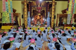 Lễ hoa đăng kỷ niệm ngày khánh đản Đức Quán Thế Âm