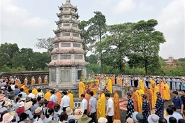 Nhiễu tháp Tổ sư - Hòa thượng Chí Khả 