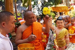 Lễ Tắm Phật trong Tết Chôi Chnăm Thmây tại chùa Candaransi - Q.3, TP.HCM