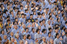 Phật tử tham gia Đại lễ Phật đản Phật lịch 2563 tại Việt Nam Quốc Tự