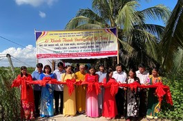 Cắt băng khánh thành, đưa vào sử dụng đường bê-tông ấp Ngọc Hồ, xã Tam Ngãi