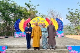 Điện Biên: Bà Nguyễn Thị Doan và Đặng Thị Ngọc Thịnh dâng hương tại chùa Linh Quang