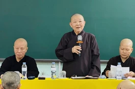 Ni trưởng Thích Đàm Thành, Trưởng Phân ban Ni giới TP.Hà Nội chủ trì buổi họp