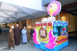 Kiểm tra chất lượng kiệu hoa của Ban Giáo dục Phật giáo TP.HCM