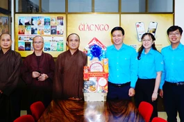 Hội Liên hiệp Thanh niên VN TP.HCM chúc mừng Phật đản đến Báo Giác Ngộ