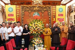  Đoàn công tác của Tỉnh ủy tỉnh Yên Bái chúc mừng Phật đản đến chư tôn đức GHPGVN