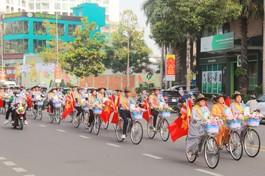 [Ảnh] Tăng Ni, Phật tử TP.Biên Hòa diễu hành xe hoa kính mừng Phật đản Phật lịch 2568