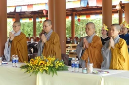 Chư Ni trong nghi thức kỷ niệm Khánh đản Đức Thế Tôn