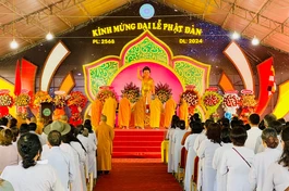 Trang nghiêm cử hành rước lễ Đản sinh của Đức Phật