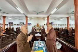 Chư tôn đức niệm Phật cầu gia hộ