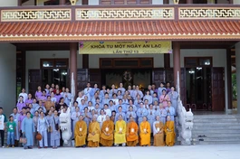 Chư tôn đức Ban Hoằng pháp GHPGVN tỉnh và tu sinh tham dự khóa tu “Một ngày an lạc”