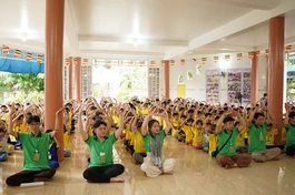 150 tu sinh tham gia khóa tu "Hoa từ bi"