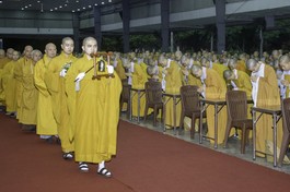 Hòa thượng Thích Lệ Trang đến thăm trường hạ Học viện Phật giáo VN tại TP.HCM (Phật lịch 2567) - Ảnh: B.Toàn/ BGN