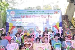 Ban Tổ chức đã trao 20 học bổng cho học sinh nghèo vượt khó