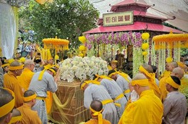 Môn đồ pháp quyến thành kính tiễn biệt kim quan Hòa thượng lần sau cuối