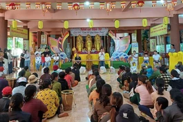 Đoàn từ thiện trao quà tại chùa Phước Viên