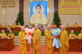 Hòa thượng Thích Lệ Trang, Hòa thượng Thích Nhựt Hỷ tặng hoa chúc mừng đến Hòa thượng Thích Bảo Nghiêm và Thượng tọa Thích Thanh Phong