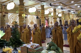 Chư tôn đức Ban Trị sự H.Vĩnh Cửu cúng dường trường hạ