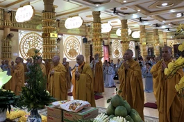 Chư tôn đức Ban Trị sự H.Vĩnh Cửu cúng dường trường hạ