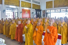 Chư tôn giáo phẩm Hội đồng Chứng minh, Hội đồng Trị sự, Ban Trị sự TP.HCM, các tỉnh thành tưởng niệm Tổng Bí thư Nguyễn Phú Trọng tại thiền viện Quảng Đức - Ảnh: Quảng Đạo/BGN