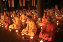 Chư Tăng, Phật tử thành kính thắp nến tưởng niệm Tổng Bí thư Nguyễn Phú Trọng