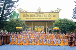 Đoàn chư Ni Phân ban Ni giới tỉnh cùng hành giả Ni trường hạ Trường Trung cấp Phật học - cơ sở Ni (H.Long Thành) 