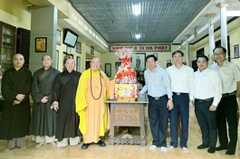 Trưởng ban Tôn giáo tỉnh Nguyễn Đình Kiên chúc mừng Tăng Ni hành giả an cư Phật giáo H.Xuân Lộc