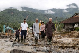 Đoàn Ban Trị sự GHPGVN tỉnh Điện Biên phối hợp với đoàn Đại biểu Quốc hội tỉnh Điện Biên đã đến thăm hỏi, động viên với các gia đình thân nhân có người chết, mất tích