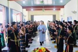 Phật tử dân tộc H.Sông Hinh cung đón chư tôn đức quang lâm