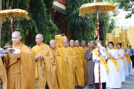 Cung nghinh chư tôn giáo phẩm quang lâm lễ đường cử hành Đại lễ Vu lan - Báo hiếu