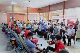 Tình nguyện viên hiến máu tại chùa Thiên Phước