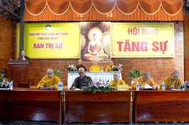 Chư tôn đức chủ tọa buổi họp