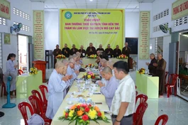  Đoàn Ban Trị sự GHPGVN tỉnh đến thăm, làm việc với Ban Trị sự Phật giáo H.Mỏ Cày Bắc