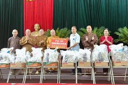 Ban Trị sự Phật Giáo tỉnh Bình Thuận tổ chức đoàn thăm, sẻ chia với đồng bào vùng lũ tại Thái Nguyên.