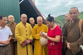 Đoàn Ban Trị sự GHPGVN tỉnh Gia Lai thăm, trao hỗ trợ và động viện những gia đình bị sập nhà trong bão số 3