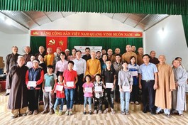 Đoàn Ban Trị sự và Ban Dân vận tỉnh Đồng Nai trao tặng quà tại H.Lục Yên, tỉnh Yên Bái