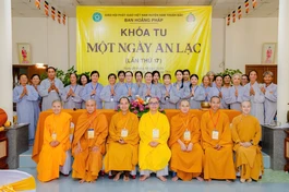 Chư tôn đức Ban Tổ chức, Giảng sư đoàn Ban Hoằng pháp GHPGVN tỉnh và tu sinh tham dụ khóa tu “Một ngày an lạc”