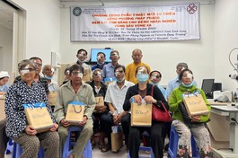 Bệnh nhân nghèo các tỉnh thành được tài trợ phẫu thuật mắt
