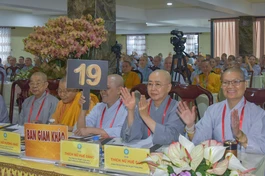 Ban Giám khảo chấm điểm sau phần thi của mỗi thí sinh