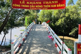 Cây cầu Kim Bằng đưa vào sử dụng giúp bà con phát triển kinh tế, thuận tiện cho đời sống ở nông thôn