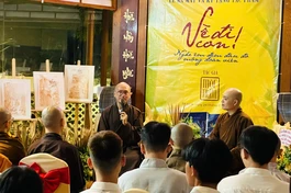 Quang cảnh buổi giao lưu, ra mắt sách tối 24-11 - Ảnh: L.Đ.L