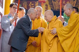  Quốc vương Campuchia Norodom Sihamoni và Trưởng lão Hòa thượng Thích Thiện Nhơn