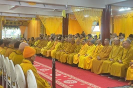 Chư tôn đức Hội đồng Chứng minh, Hội đồng Trị sự, Ban Trị sự tỉnh Thái Bình và các tỉnh thành phía Bắc tham dự lễ nhập kim quan