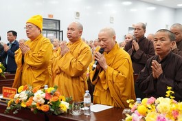 Chư tôn đức niệm Phật cầu gia hộ trước hội nghị tổng kết chính thức diễn ra