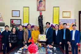  Lãnh đạo Thành ủy, HĐND, UBND, UBMTTQVN TP.Vĩnh Yên chúc Tết tại chùa Tích Sơn